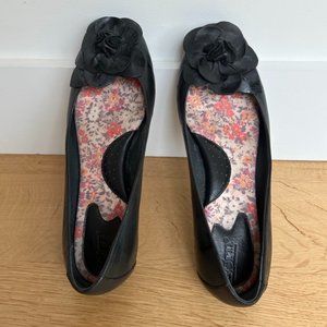Born black leather flower flats
